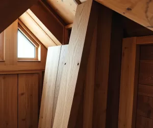 Ścianki działowe na poddaszu z drewna